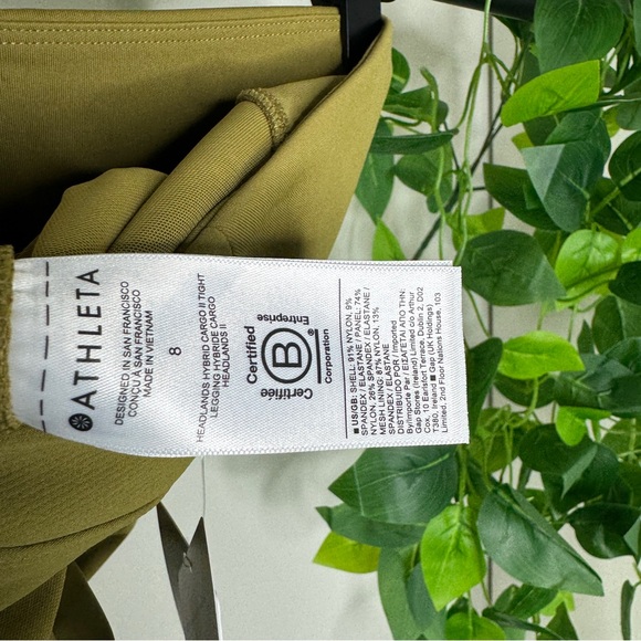 NWT Athleta Headlands Hybrid Cargo II Tight size 8 982353-05 NEW - Picture 11 of 14